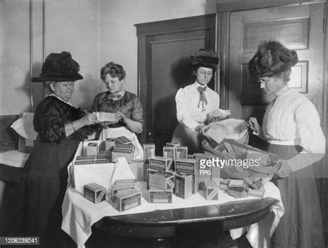 Four women packaging butter substitute, "Churngold …