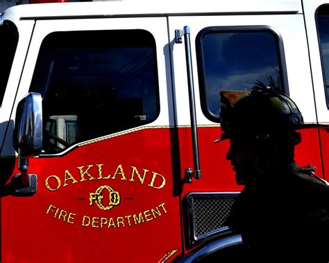 Fourteen residents displaced in Oakland apartment fire