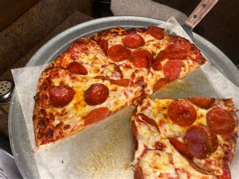 Fox's Pizza Den offers fast pizza delivery, delicio