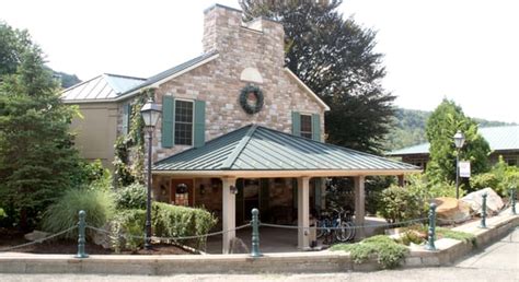 Foxburg inn. The Inn & Manor at Deer Creek Winery are smoke-free and pet-free facilities. Smoking is permitted at designated outdoor areas. We reserve the right to refuse service to anyone who appears … 