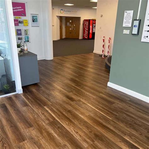 Foxy Flooring Committed to Excellence