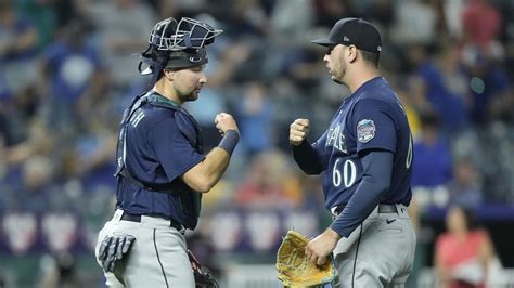France’s 10th-inning single lifts Mariners over Royals 10-8 after blown 7-run lead