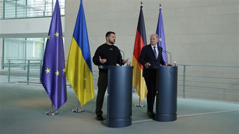 France and Germany pledge more weapons for Ukraine