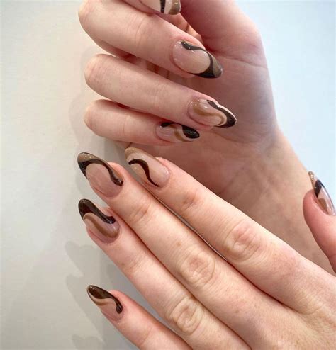 France nail. Jun 29, 2023 · The French manicure: classic, elegant, understated. That is, if you go the traditional route. Nail artists and enthusiasts have expanded the French mani beyond sheer off-white to include every ... 