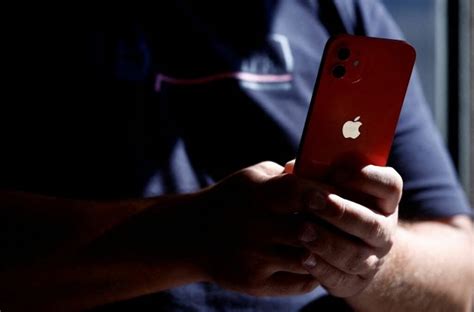 Francia le ordena a Apple que retire el iPhone 12 de los estantes por altos niveles de radiación