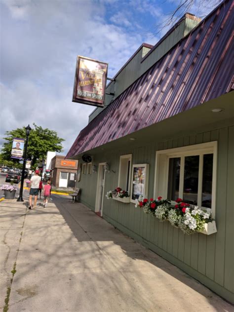 Frankfort mi bars. Dinghy's Restaurant & Bar, Frankfort, Michigan. 4,949 likes · 172 talking about this · 14,010 were here. We offer smoked meats on our menu: ribs, pulled pork bar-b-q, shaved tri-tip sirloin, chicken... 