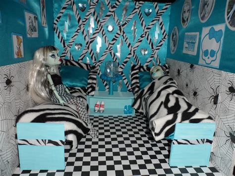 Frankie stein bedroom. Monster High Doll, Frankie Stein, Skulltimate Secrets: Fearidescent, Multicolor 29 4.8 out of 5 Stars. 29 reviews LOL Surprise Loves Mini Sweets S3 Deluxe Kellogg's 4 Dolls, Accessories, Limited Edition Dolls, Candy Cereal Theme, Collectible Dolls Girls Gift Age 4 