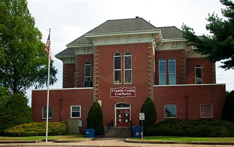 The Williamson County Courthouse is located in Marion, Illinois at 200 W. Jefferson Street. The Traffic Division of the Circuit Clerk’s Office is located on the first floor of the Courthouse. The public entrance for the Traffic Division is on the North side of the Courthouse. The remaining divisions of the Circuit Clerk’s Office are located .... 