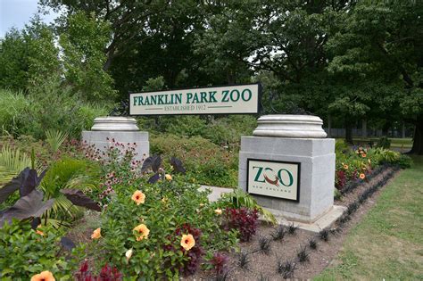Franklin zoo. Visit Franklin Park Zoo and see hundreds of exotic animals from around the world. Explore the Outback Trail, African Savannah, Tropical Forest and more, and … 