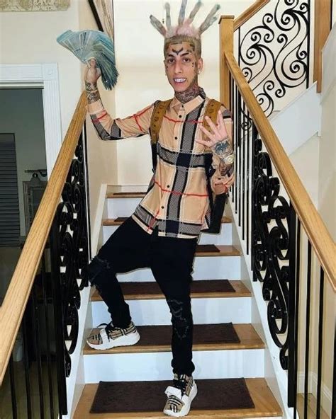 While Flyysoulja's birth name is Alex Venegas, his twin's real name is Franky Venegas. You are 20 years old. They burst onto the music scene back in 2020 and are known for tracks like smoke and 9in. The twins have their own Youtube channel which includes vlogs, music videos and audio clips for their tracks. At the time of writing, they have ...