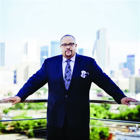 Fred Hammond Shares His Pain & Hopes For Surgery On Facebook…