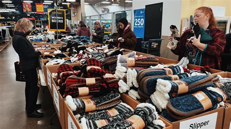 Fred Meyer Black Friday sock sale kicks off holiday shopping season For more Local News from KPTV: https://www.kptv.com/ For more YouTube Content: https:/.... 