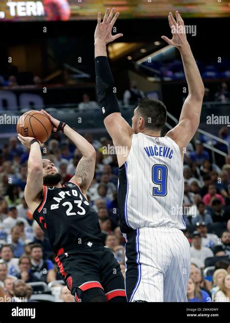 CHICAGO, ILLINOIS - NOVEMBER 07: Fred VanVleet #23 of the Toronto Raptors dribbles up the court against the Chicago Bulls during the first half at United Center on November 07, 2022 in Chicago .... 
