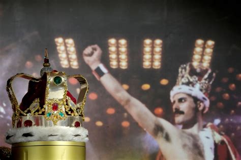Freddie Mercury’s prized piano and a ‘Bohemian Rhapsody’ draft are champions at a lucrative auction