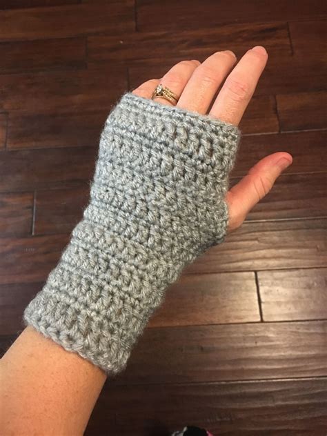 Free Wrist Warmer Crochet Pattern