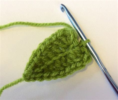 Free crochet leaf tutorial Easy patterns and Crochet hooks