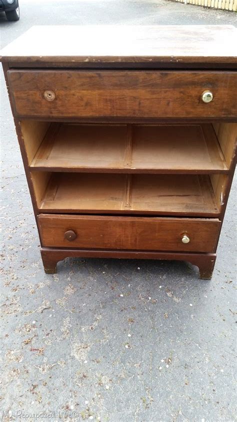 Free dresser craigslist. You almost don’t want to let the cat out of the bag: Craigslist can be an absolute gold mine when it come to free stuff. One man’s trash is literally another man’s treasure on this online classified website. Check out the following to see h... 
