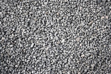 Free gravel. Gravel, and crushed stone, will work far better to prevent weed growth when a layer is 3-5 inches thick. Seeds can easily penetrate the soil and take root if the layer is any thinner. For effective weed control, top off your gravel covering with more gravel if it has thinned through light traffic or vehicle compaction. Prepare Soil Beneath Gravel 
