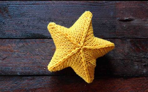 Free knitted star pattern.  This pattern knits a starfish‑shaped cloth that works...