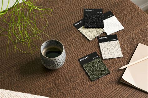 Free material samples +120 fabrics and leather BoConcept