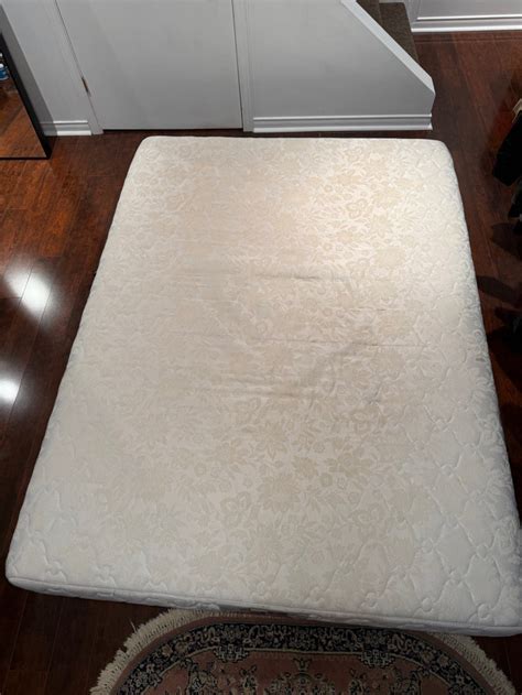 Free mattress pickup. Ways to get rid of a mattress for free. Sell your mattress. One free mattress disposal option is to sell it, as it may be appropriate for someone else depending on its condition. … 