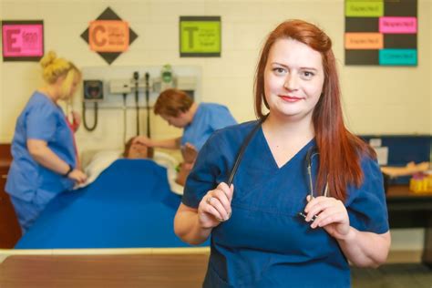 Free nursing assistant training. This CNA program located in Detroit is a two-semester, short-term certificate program, with three courses that total 16 hours of instruction credit time. Courses include Medical Terminology, Medical First Responder, and NHS 100 – Nursing Assistant. Price: $1,893. Address: 801 W. Fort St. 