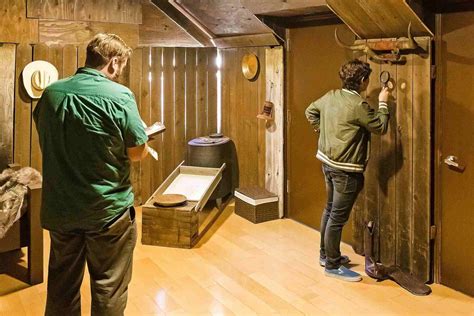 Free online escape room games. Escape rooms have become increasingly popular in recent years as a fun and challenging way to test your problem-solving skills. The objective is simple – you and your team are lock... 