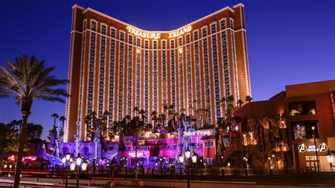 Station Hotels – Offers free parking at three off-Strip locations: Palace Station, Santa Fe Station, and Sunset Station. Oyo Hotel & Casino – Free short-term parking available, although overnight parking costs $15 per night. Virgin Hotels Las Vegas – Both self-parking and valet parking are offered at no cost..