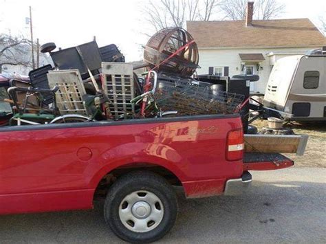 Rick LeBlanc Updated on 02/03/20 Although collecting scrap metal to sell for recycling isn't necessarily quite as profitable as it used to be, there are still plenty of scrap metal collectors on the hunt for scrap metal. Craigslist can be a good place to look for such items, castoffs that can be picked up and turned into recycling centers for cash..
