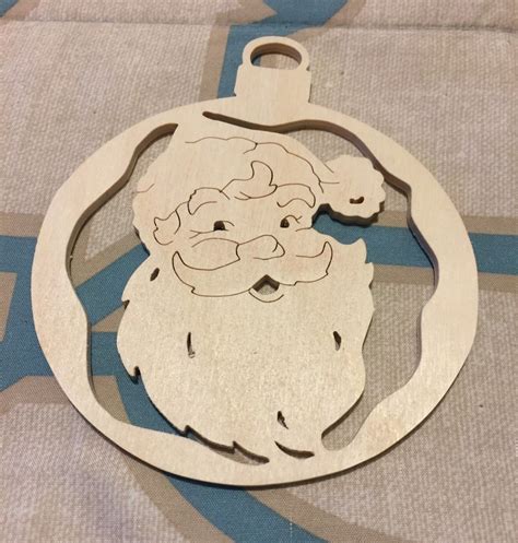 Free scroll saw patterns for christmas ornaments. Make a Christmas star with lights. Woodworking with the scroll saw is a simple project. Beautiful Christmas decorations and ornaments made of wood for every ... 