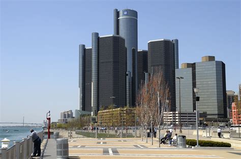 2100 Woodward Ave, Detroit, MI 48201 Detroit Lions Football – they play at Ford Field 2000 Brush St, Detroit, MI 48226 Detroit Red Wings Hockey – they play at Little Caesars Arena 2645 Woodward Ave, Detroit, MI 48201 Detroit Pistons Basketball -they play at Little Caesars Arena 2645 Woodward Ave, Detroit, MI 48201. 