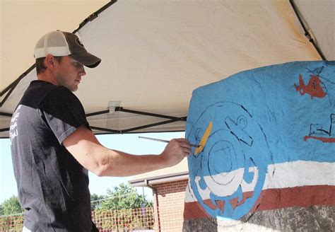 Freedom Rock painter completes Lake Park memorial