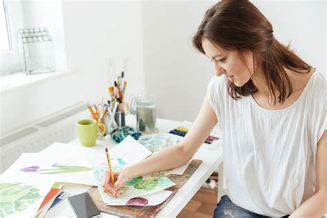 Freelance artist. A freelance artist is a self-employed individual who creates and sells their artwork professionally. As a freelancer, you have the freedom to choose your own hours, rates, and … 