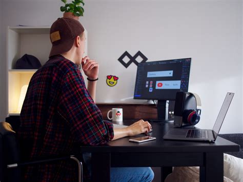 Freelance graphic designers. Aug 2, 2022 ... By earning your BSD from ASU Online, you'll not only have the opportunity to start developing your graphic design skills and establishing your ... 