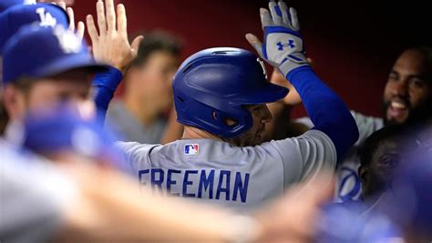 Freeman stays hot and so do the Dodgers, who beat the Diamondbacks 5-4