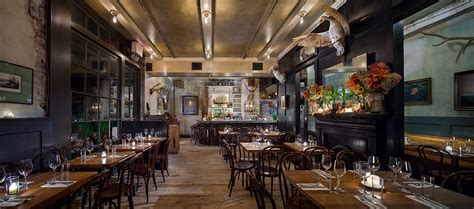 Freemans restaurant. On the Lower East Side of New York City tucked away at the end of an alley is Freemans Restaurant. The unlikely location only adds to the charm of this colonial style tavern featuring traditional American cuisine with simple and rustic themes. Guests at Freemans are treated to an Old World d cor complete with … 