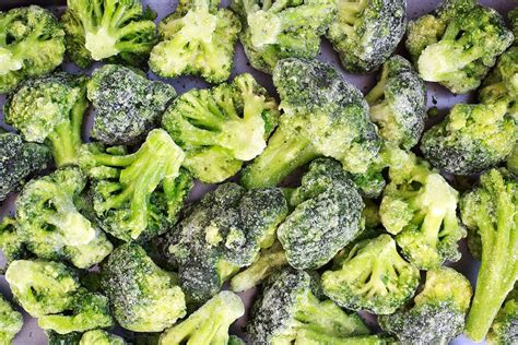 Freeze broccoli. Prepare a large pot of water, enough to cover the broccoli, and bring it to a boil. Fill a large bowl with ice water. Set aside. Add the broccoli to the pot of boiling water and let it … 