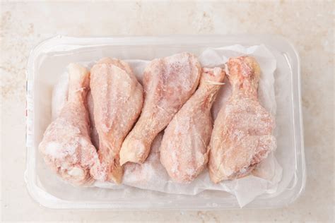 Freeze cooked chicken. You can freeze cooked chicken as it freezes well. However, it’s important to prepare the chicken for freezing properly if you want it to last a long time. The quality, texture, and taste will also depend on how you thaw it. Cooked frozen chicken will last four months in the freezer. 