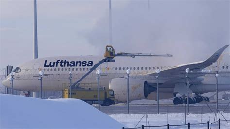 Freezing rain causes accidents that leave 3 dead in Germany while Munich airport suspends flights