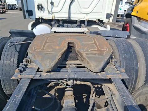 Freightliner cascadia 2012 fifth wheel.  P/N SL6ATB675016.  Engine Make: DETROIT Engine Mode...