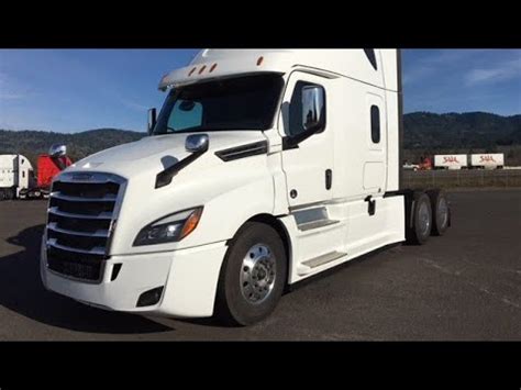The most accurate 2005 Freightliner Classics MPG estimates based on real world results of 68 thousand miles driven in 2 Freightliner Classics 2005 Freightliner Classic MPG - Actual MPG from 2 2005 Freightliner Classic owners. 