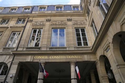 French constitutional body rejects pension referendum call