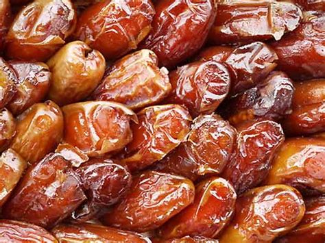 Fresh Dates Vs Dried Dates: Which Is Healthier? - Boldsky.com