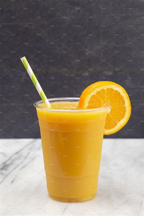 Fresh squeezed orange juice. Jul 5, 2023 · Fresh-squeezed or 100% orange juice are healthier options. ... For example, in one study, store-bought orange juice had 15% less vitamin C and 27% less folate than home-squeezed orange juice . 