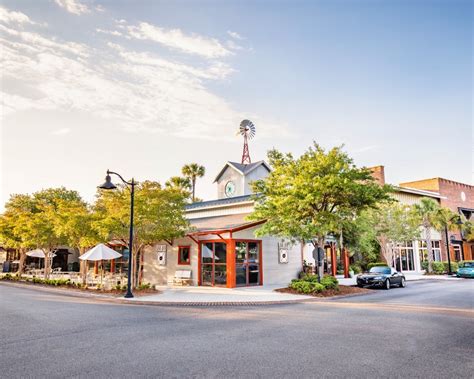 Freshfields village. Begin your holiday shopping spree at Freshfields Village — a premier Kiawah Island shopping destination with over 30 local and luxury retailers. 1. Palmetto … 