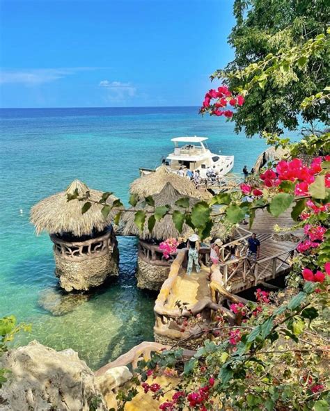 Visit many of the key landmarks that define Puerto Plata and spend time relaxing on a golden beach that is considered to be among the city’s best. You will see remarkably diverse attractions, ranging from a Victorian Era district of gingerbread homes to a lounge where you can learn to roll cigars with premium Dominican tobacco.. 