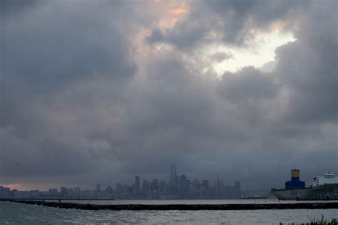 Friday thunderstorms possible around Bay Area as weird weather week nears its end