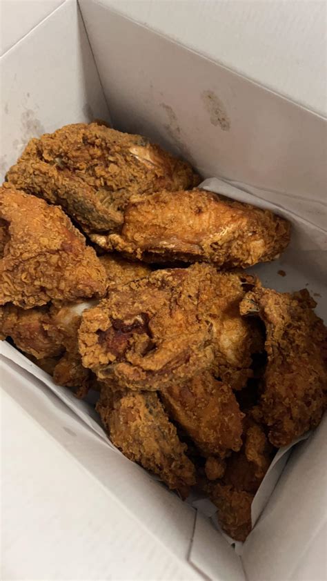 Fried chicken at winco. Per 1/4 cup - Calories: 70kcal | Fat: 0.00g | Carbs: 23.00g | Protein: 9.00g 