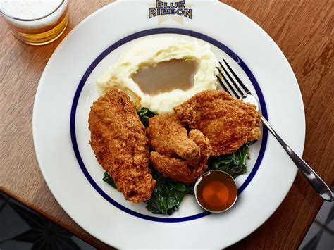 Fried chicken las vegas. Apr 27, 2019 · 1. Carson Kitchen. Editor's Note: Photo taken from the establishment's official social account. The perfect Sunday meal: Secret Sunday Chicken topped with spicy pickle aioli…and don’t forget the tater tots! Posted by Carson Kitchen on Sunday, July 16, 2017. 
