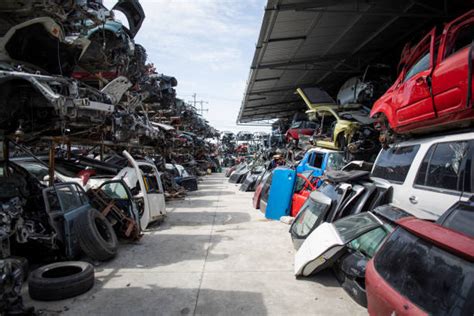Visit an online junkyard or salvage yard locator’s website to find a location near you. Type in the state, city, or zip code in which you live and check the results. 5. Keep watch for junkyards as you drive around town. This will provide you with immediate information regarding the location and size of the junkyard.. 